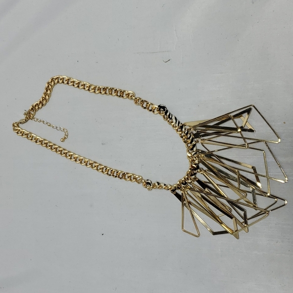 Bijou Drive gold necklace with triangle drops - Picture 6 of 6